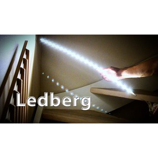 Đèn LED dán LEDBERG (ánh sáng led ấm trắng 2700 Kelvin, bảo vệ sức khỏe) gồm khớp nối, công tắc, chỉ cắm điện là sử dụng